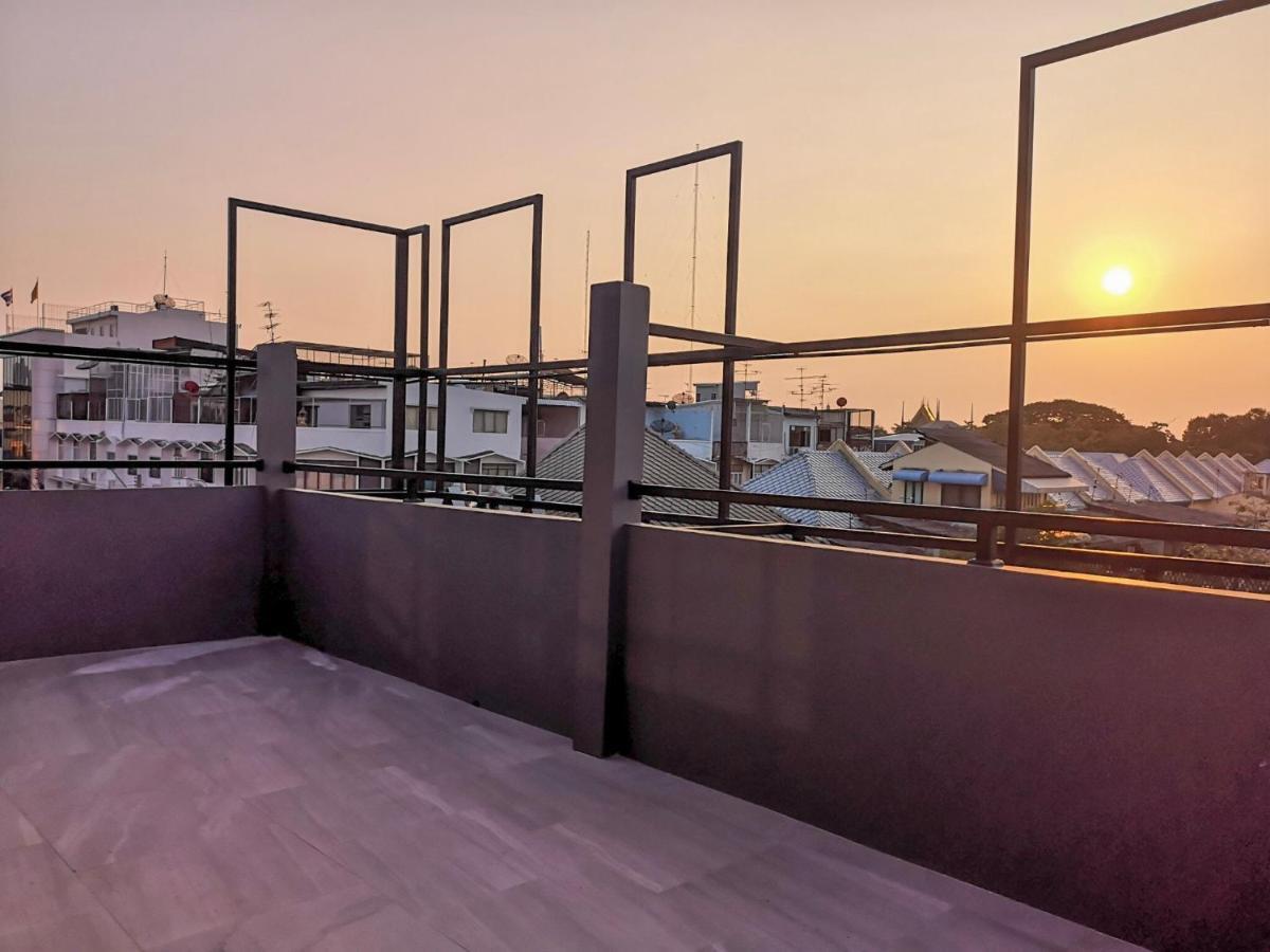 Yakthai Poshtel Bangkok Exteriör bild