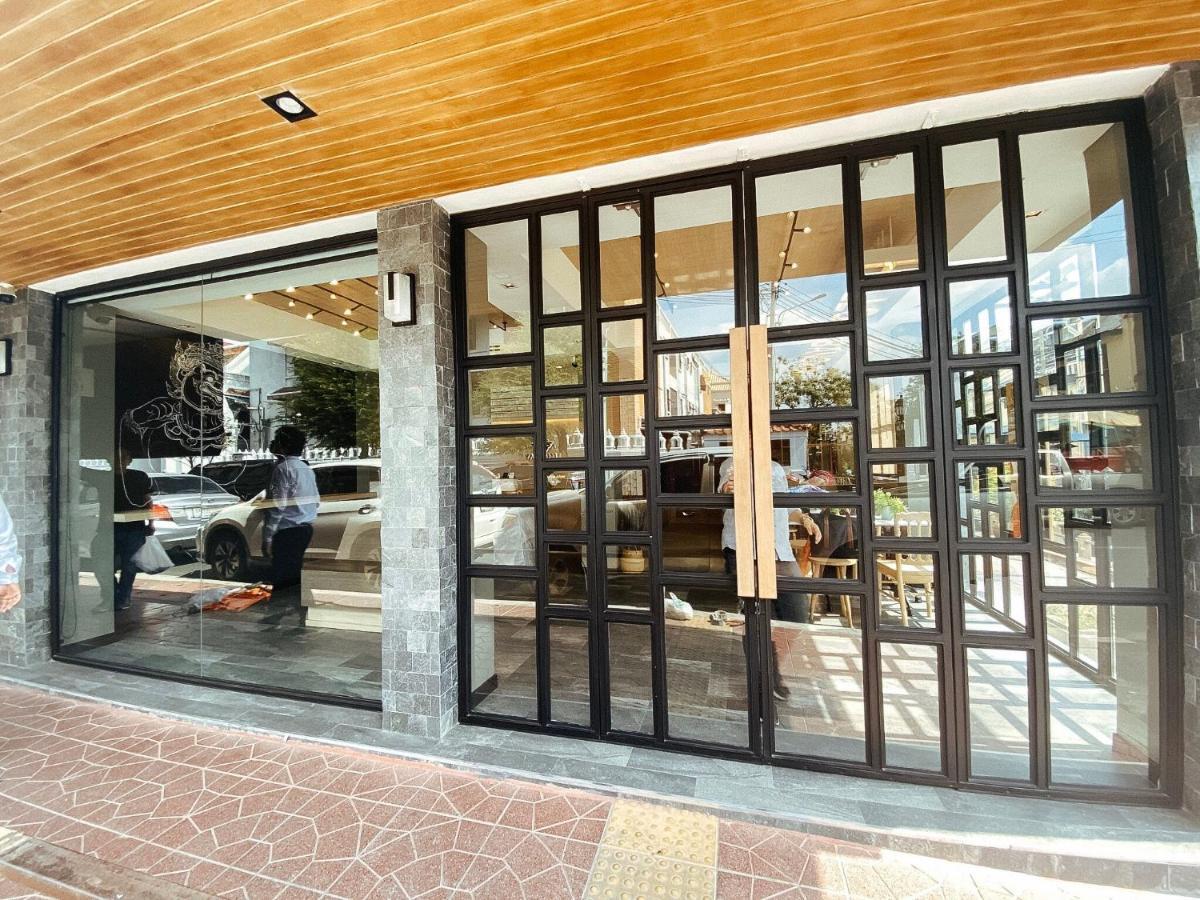 Yakthai Poshtel Bangkok Exteriör bild